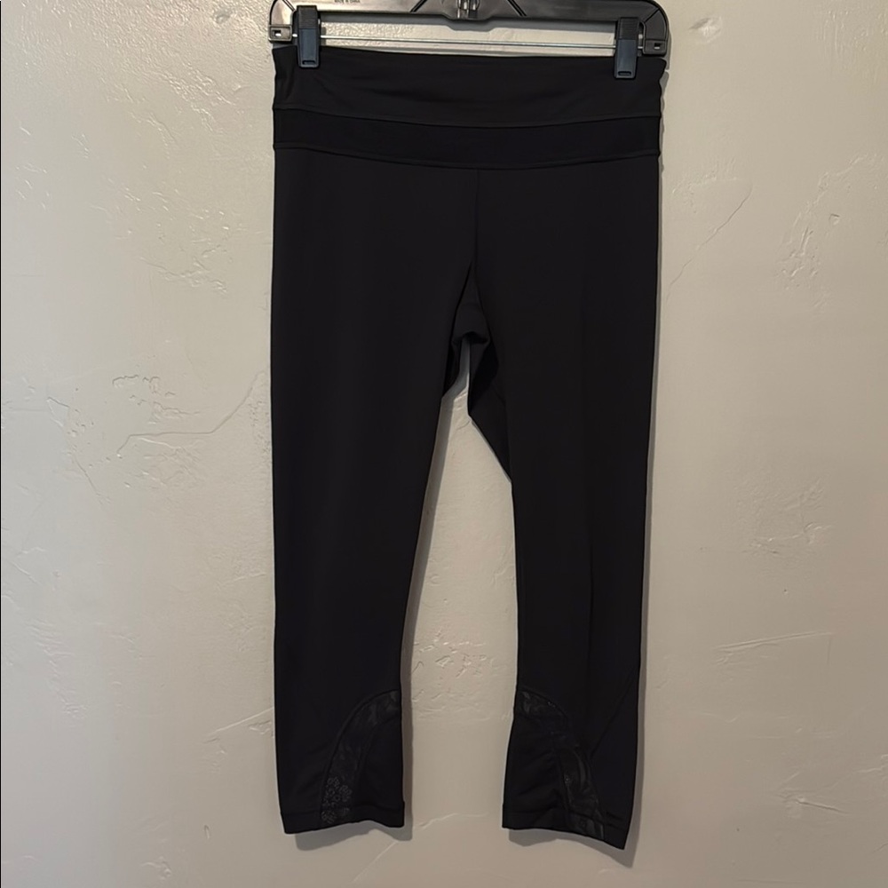 Lululemon Athletica Black Leggings with Black Lace Accents Woman 6